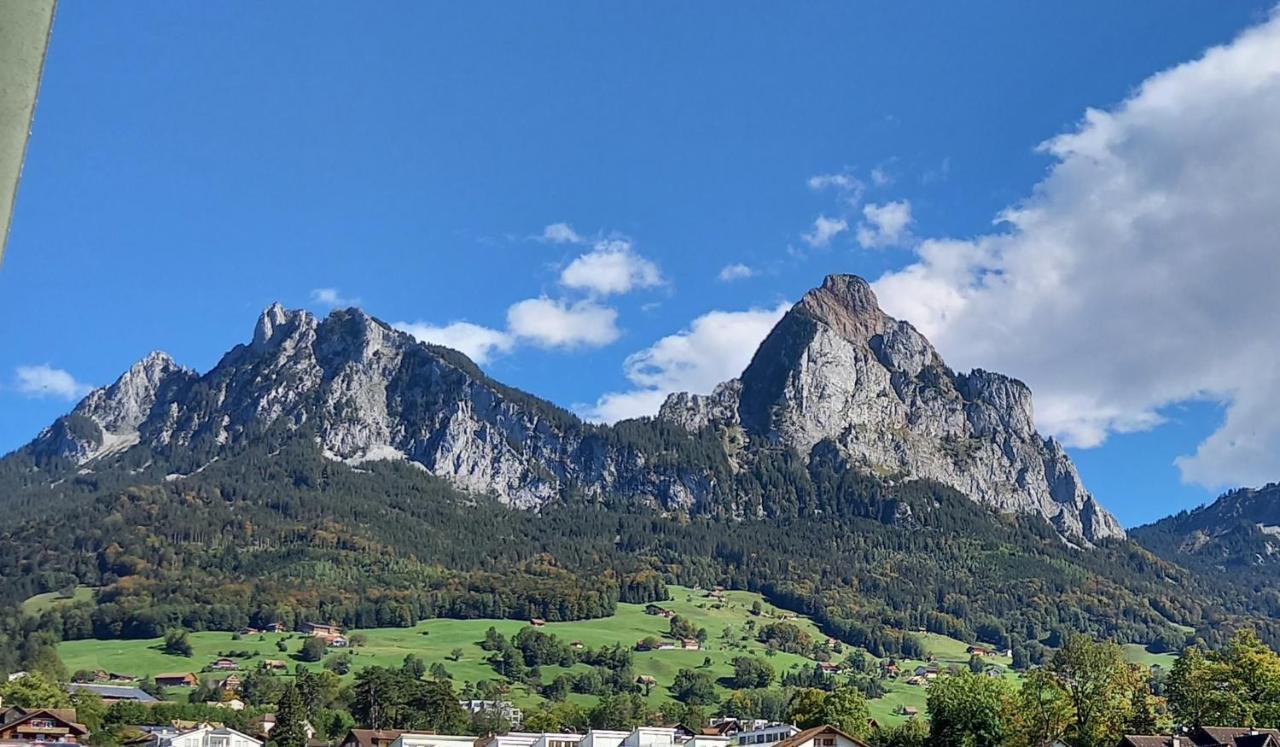 Wohnung Nr, 7 - Zentrale, ruhige Ferienwohnung mit herrlicher Aussicht Schwyz Exterior foto